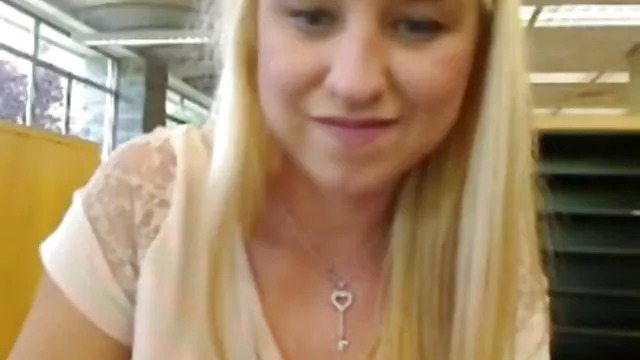 XXX bez rejestracji Prawdziwy nastolatki dziewczyna azjatka poniżej mokre cipka pod warunkiem